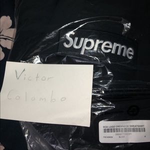Black supreme Crewneck box logo.